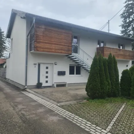 Ein * Sankt Georgen im Attergau