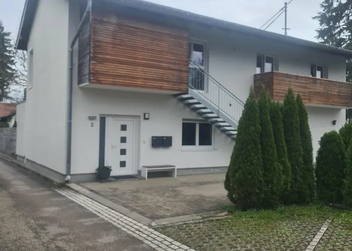 Ein * Sankt Georgen im Attergau